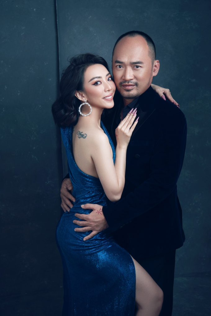 Thu Trang hóa quý cô gợi cảm bên ông xã Tiến Luật trong bộ ảnh kỷ niệm 11 năm ngày cưới