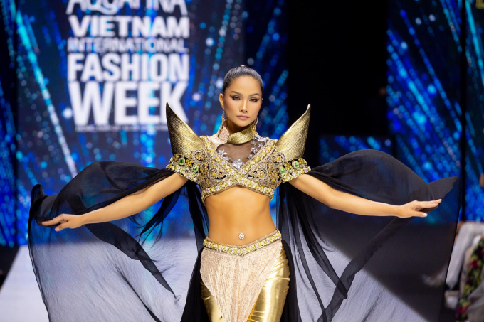 5 nữ hoàng Vedette chiếm spotlight nhất năm: Thanh Hằng hot bền bỉ, Minh Tú - HHen Niê cực đắt show