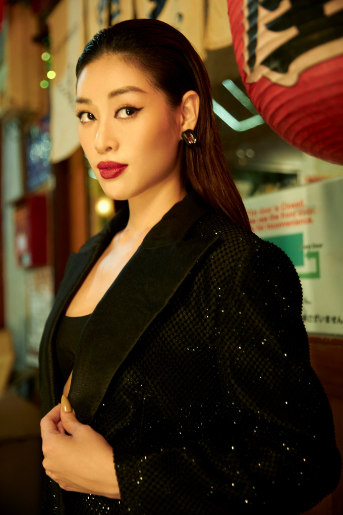 Hoa hậu Khánh Vân thần thái sắc sảo, pose dáng ấn tượng trong bộ ảnh thời trang