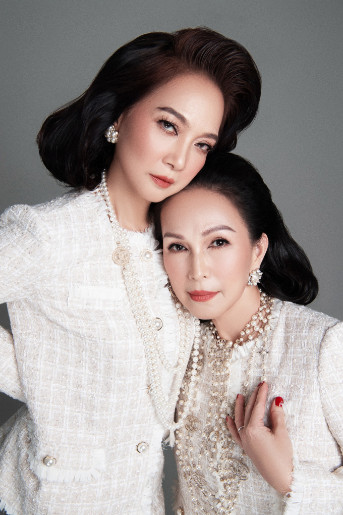 NSND Lê Khanh, diễn viên Diễm My 6x diện đồ đôi trẻ trung, khoe vẻ đẹp thách thức thời gian