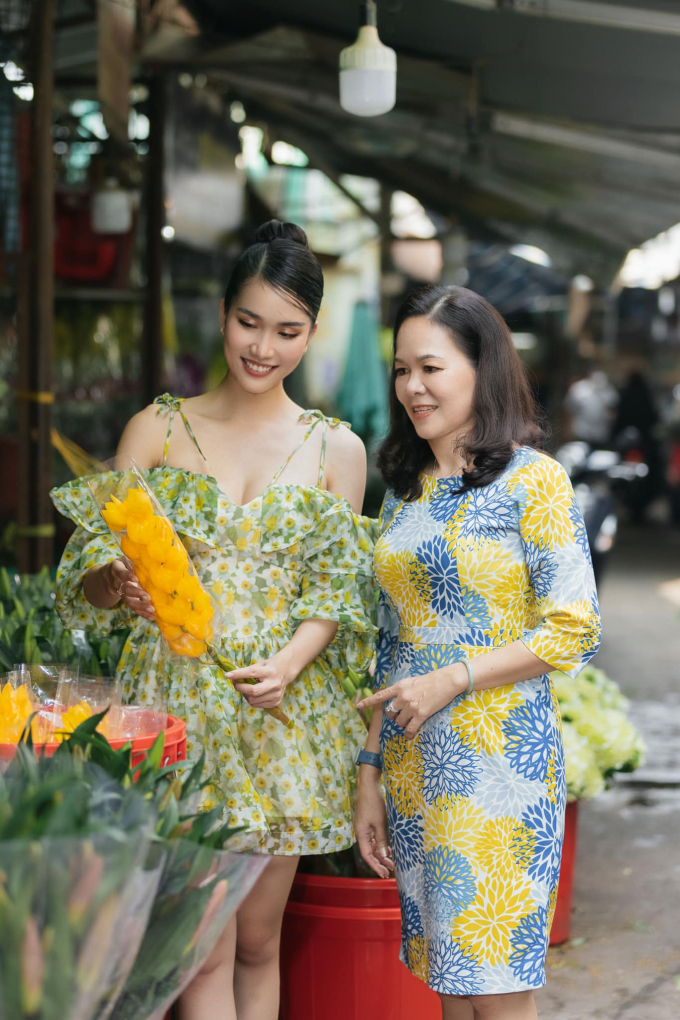 Sao Việt tất bật chiều cuối năm: Dàn mỹ nhân khoe sắc rực rỡ, bất ngờ nhất là mẹ 3 con Hà Tăng Sao Việt tất bật chiều cuối năm: Dàn mỹ nhân khoe sắc rực rỡ, bất ngờ nhất là mẹ 3 con Hà Tăng