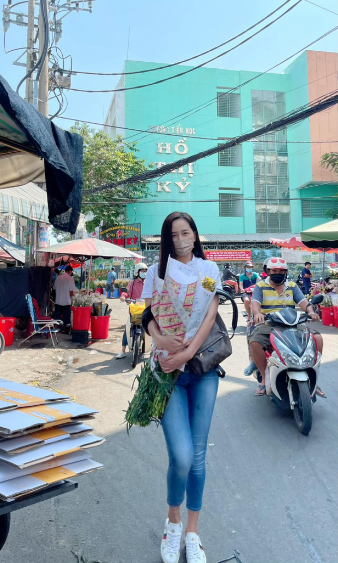 Sao Việt tất bật chiều cuối năm: Dàn mỹ nhân khoe sắc rực rỡ, bất ngờ nhất là mẹ 3 con Hà Tăng