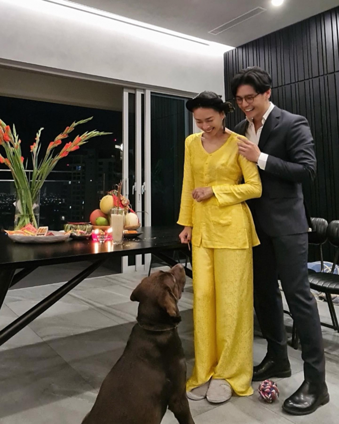 Cặp đôi showbiz Việt phát cẩu lương ngày đầu năm: Lệ Quyên - Lâm Bảo Châu xúng xính áo dài đôi Cặp đôi showbiz Việt phát cẩu lương ngày đầu năm: Lệ Quyên - Lâm Bảo Châu xúng xính áo dài đôi