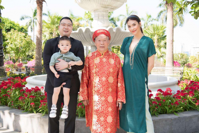 Lan Khuê lần đầu khoe diện mạo quý tử, fans trầm trồ khen: Đích thị là bản sao của bố Lan Khuê lần đầu khoe diện mạo quý tử, fans trầm trồ khen: Đích thị là bản sao của bố