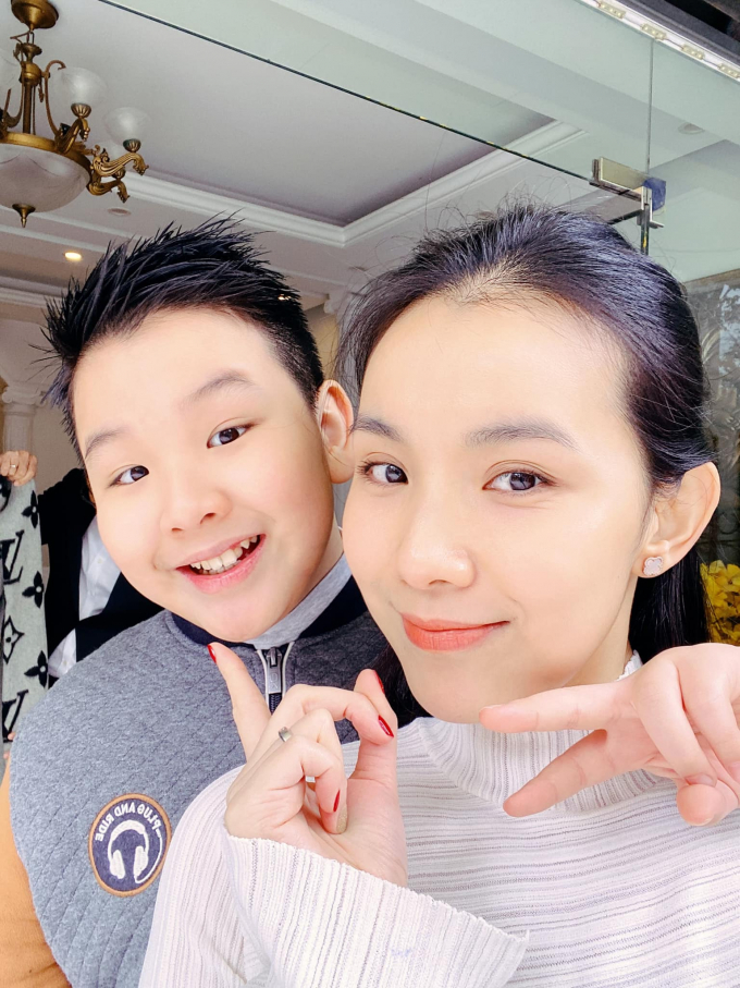 Hoa hậu Thuỳ Lâm khoe ảnh cùng chồng con ngày Tết, nhan sắc sau nhiều năm rời showbiz gây chú ý Hoa hậu Thuỳ Lâm khoe ảnh cùng chồng con ngày Tết, nhan sắc sau nhiều năm rời showbiz gây chú ý