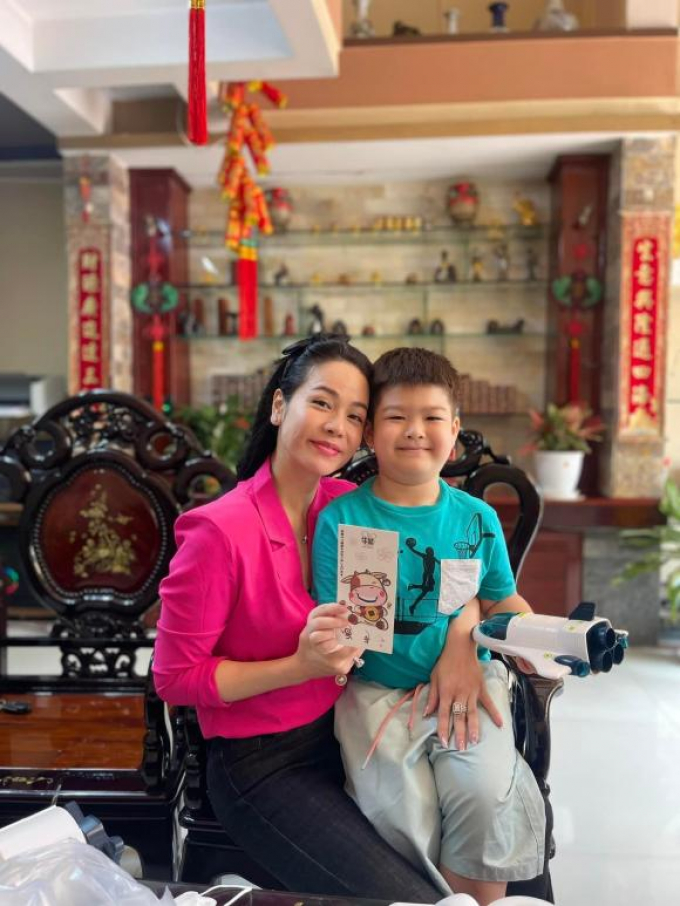 Nhật Kim Anh hạnh phúc khi gặp con sau thời gian dài xa cách, dòng tâm sự khiến fans rơi nước mắt