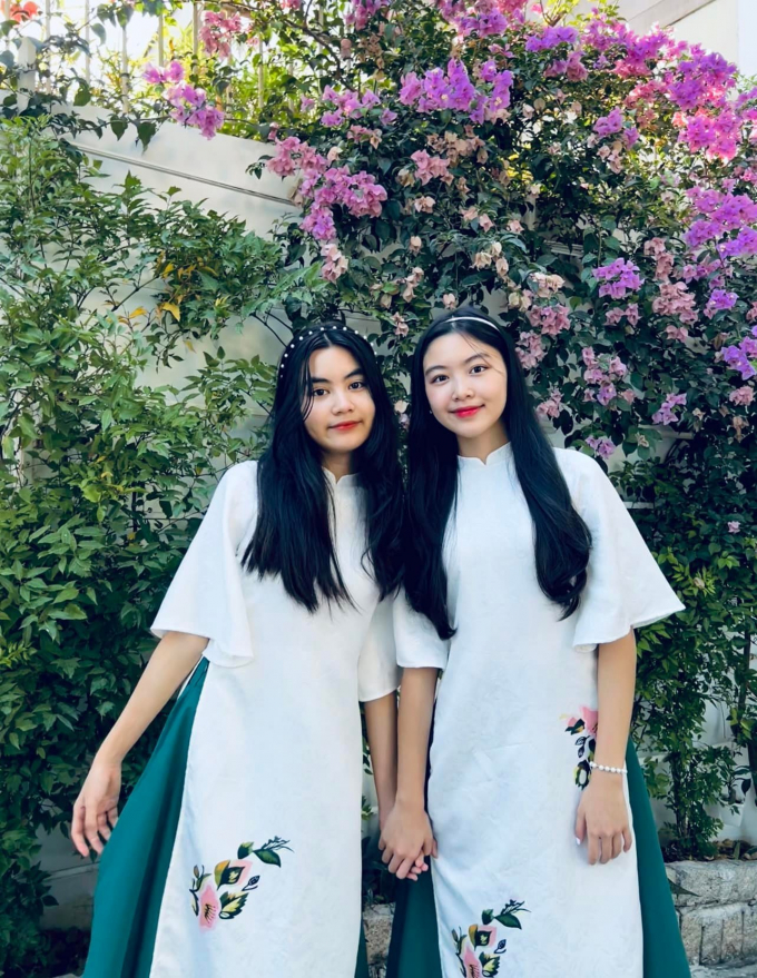 Hai ái nữ nhà Quyền Linh xinh xắn khi diện áo dài đón Tết, cao vượt cả bố mẹ