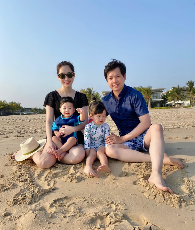 Hoa hậu Đặng Thu Thảo hiếm hoi khoe ảnh gia đình, 2 nhóc tỳ “ngậm thìa vàng” chiếm trọn spotlight