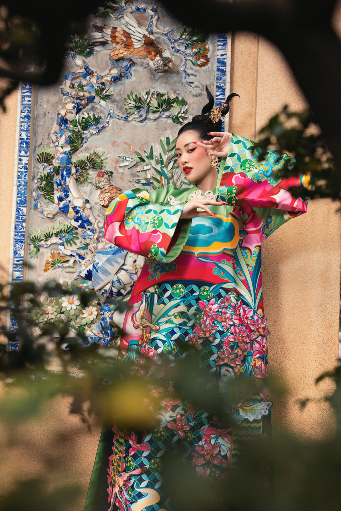Diện áo dài ấn tượng, hoa hậu Khánh Vân mê hoặc fans với vẻ đẹp bí ẩn trong bộ ảnh đầu năm mới