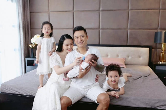 Tuấn Hưng sướng rơn vì được bà xã chuyển khoản 3 tỷ đồng ngày Valentine: Đọc tin nhắn mà muốn xỉu