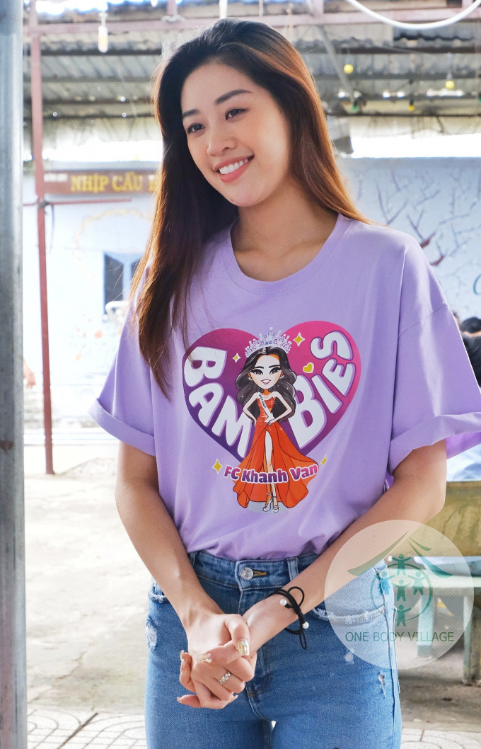 Hoa hậu Khánh Vân diện style giản dị, cười tít mắt khi trở lại thăm các em nhỏ ở ngôi nhà OBV Hoa hậu Khánh Vân diện style giản dị, cười tít mắt khi trở lại thăm các em nhỏ ở ngôi nhà OBV