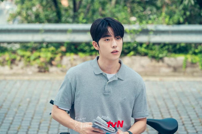 Nàng thơ cảnh nóng Kim Tae Ri cưa sừng làm nữ sinh, đóng cặp cùng Nam Joo Hyuk trong Twenty Five, Twenty One
