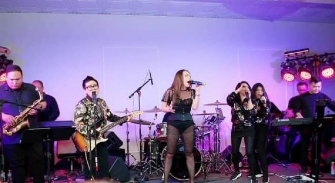 Sao Việt 17/2: Hồ Ngọc Hà khoe chân dài miên man, Lệ Quyên úp mở về tiểu nhân khiến nhiều người tò mò