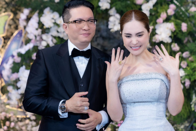 Số hưởng như nhiều sao Việt lấy được chồng đại gia: Người tặng cả mảnh đất, người rửa chân cho bà xã