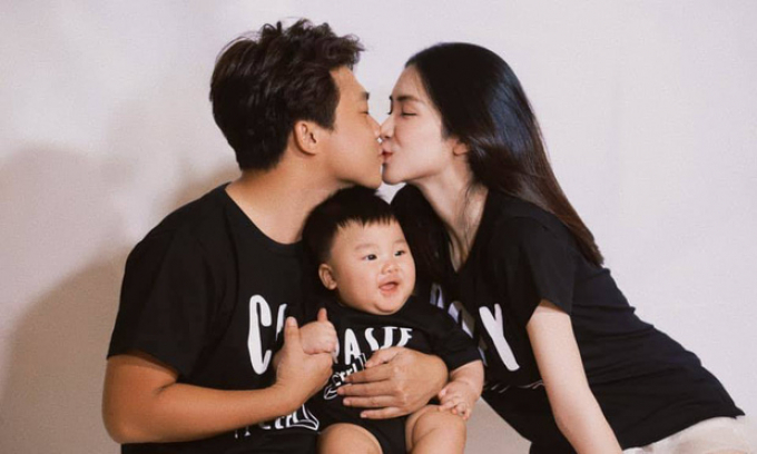 Bạn trai Hòa Minzy bức xúc vì mẹ ruột bị netizen xúc phạm, xuất phát từ dòng tin liên quan đến bé Bo
