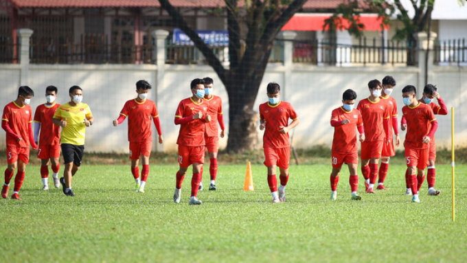 Cầu thủ bổ sung của U23 Việt Nam sẽ đi xe khách qua Campuchia