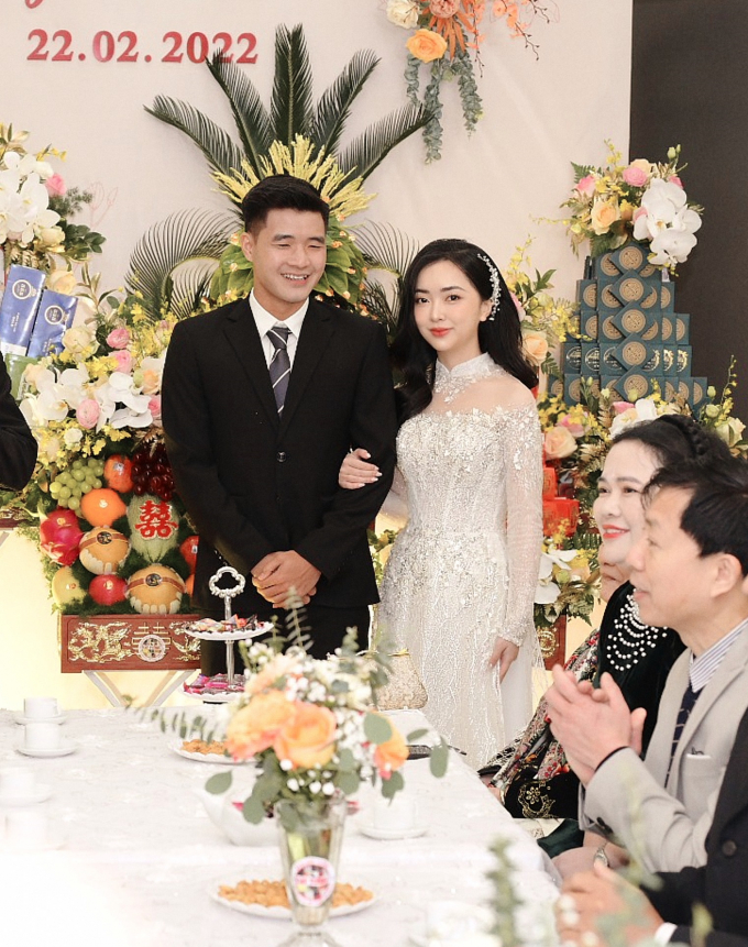 Hà Đức Chinh bất ngờ tổ chức lễ cưới với bạn gái hotgirl: Chú rể cực banh bao, cô dâu xinh như mộng