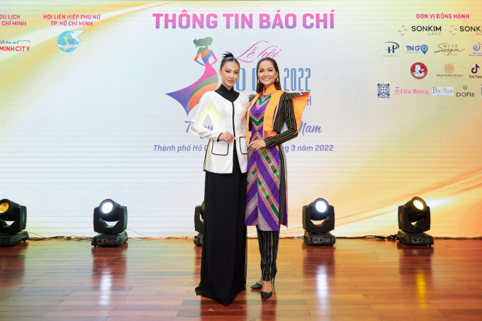 Kim Duyên diện trang phục cách tân độc đáo, cùng đàn chị HHen Niê làm Đại sứ Áo dài TPHCM