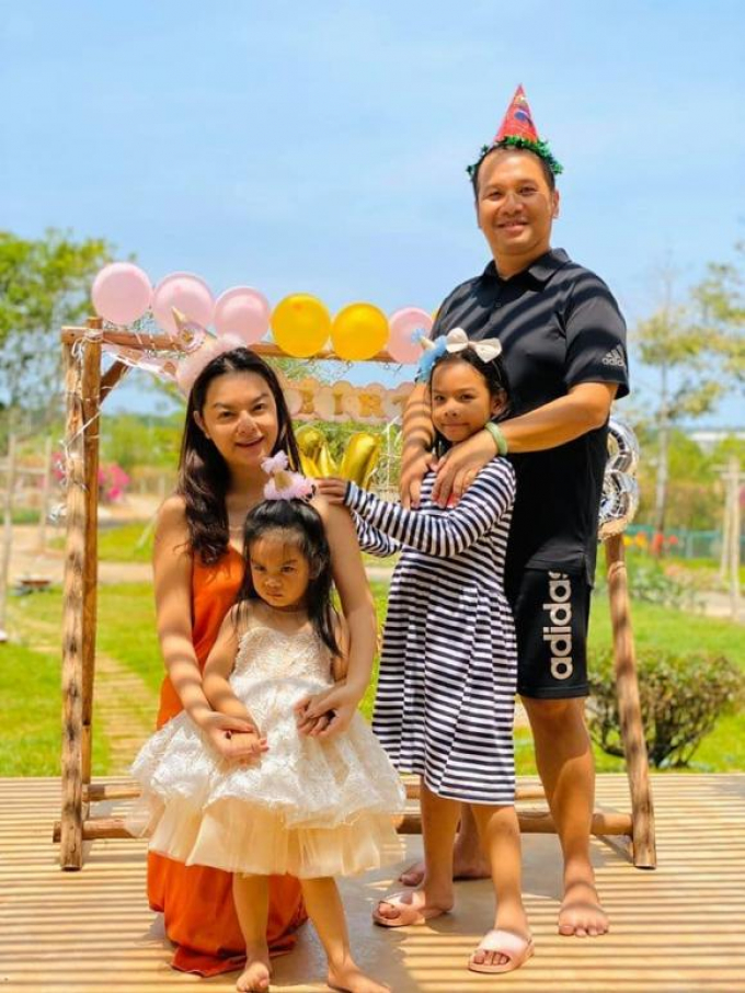 Giữa tin đồn mang bầu, Phạm Quỳnh Anh vẫn cùng chồng cũ làm điều ý nghĩa cho con gái