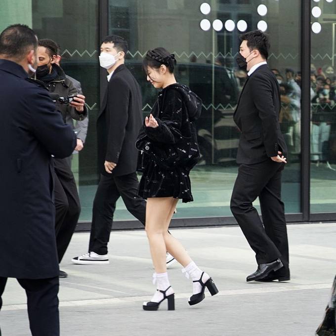 Jennie lên đồ cực xịn tại tuần lễ thời trang Paris, xứng danh Đại sứ toàn cầu Chanel