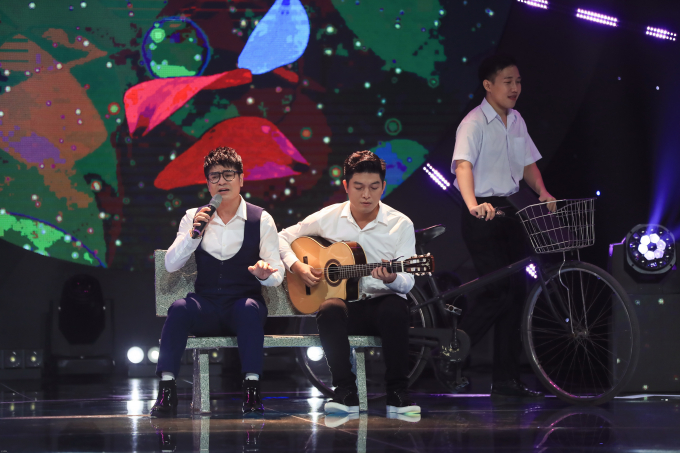 “Vua nhạc sàn” Lương Gia Huy khiến tất cả ngỡ ngàng khi hát acoustic với guitar