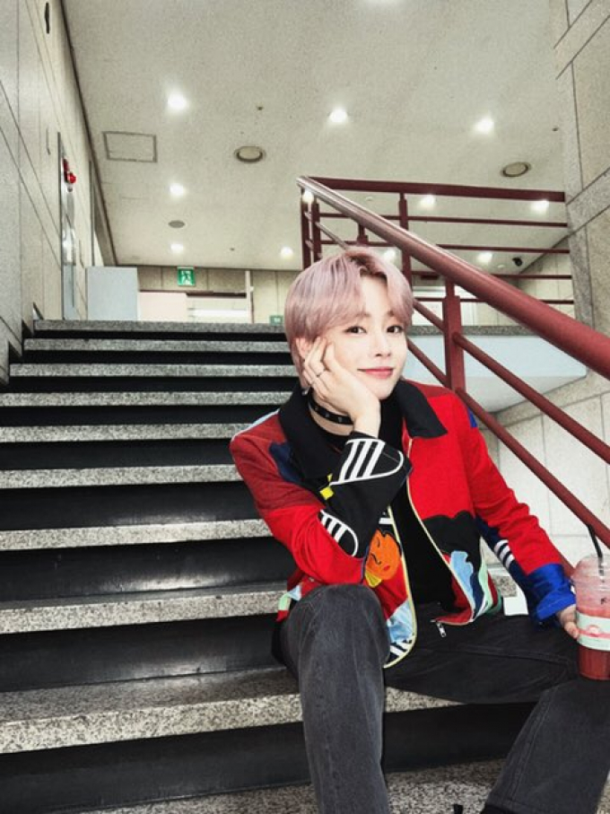 Idol người Việt Hanbin bất ngờ gặp người quen trong fansign, chào câu gì mà khiến fan Việt cười xỉu?