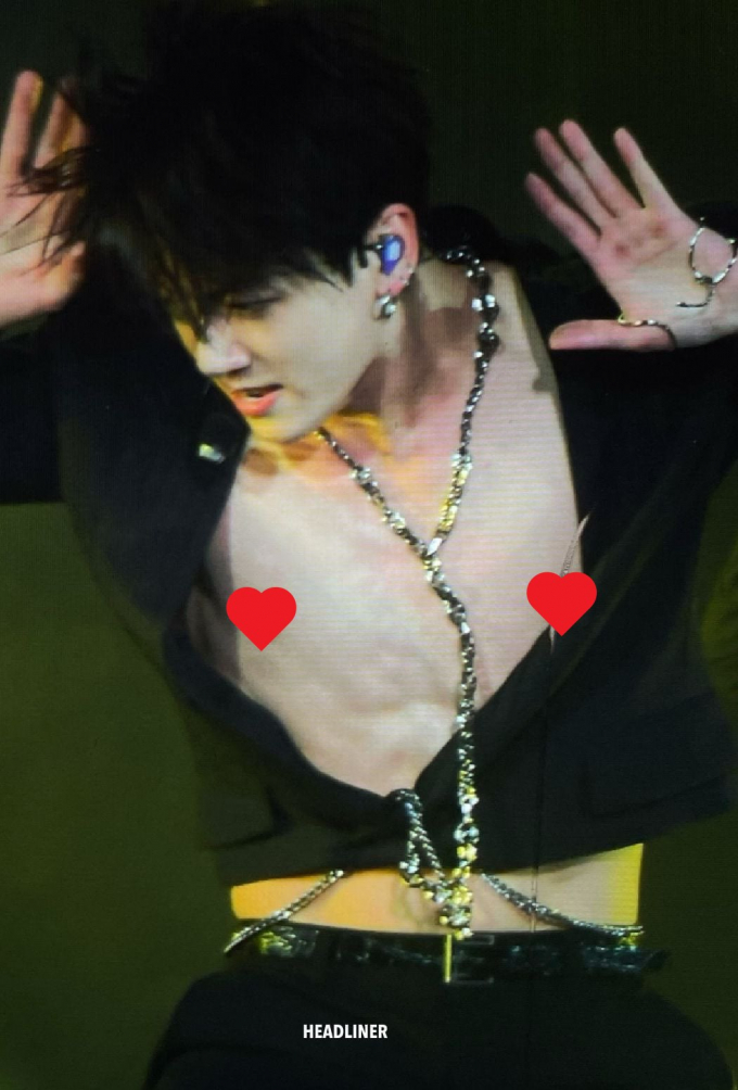 Fans ngất lịm khi cúc áo của Jungkook đình công, để lộ body cực phẩm ngay trên sân khấu