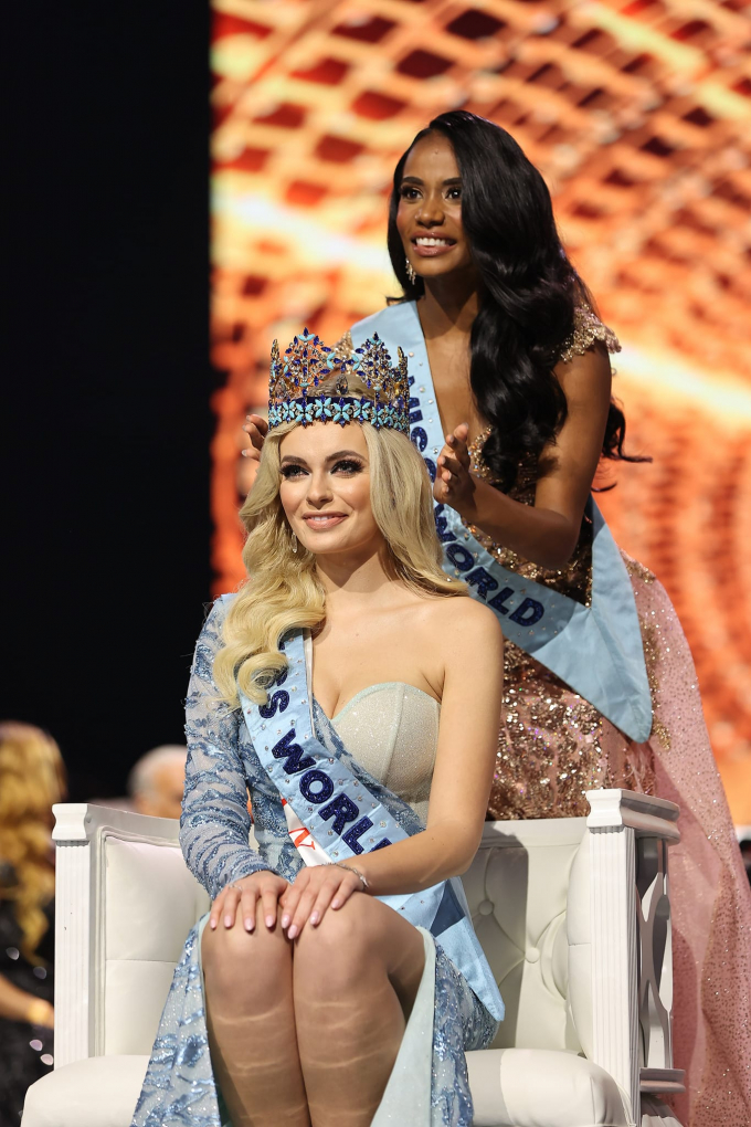 Mê mệt nhan sắc cực phẩm của búp bê đời thực đến từ Ba Lan vừa đăng quang Hoa hậu Thế giới