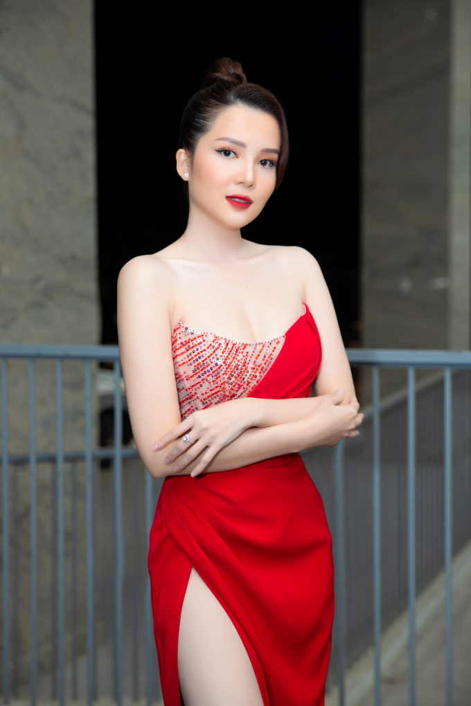 Siêu mẫu Hà Anh chặt đẹp đàn em, Lâm Khánh Chi sánh đôi bên tình tin đồn trên thảm đỏ