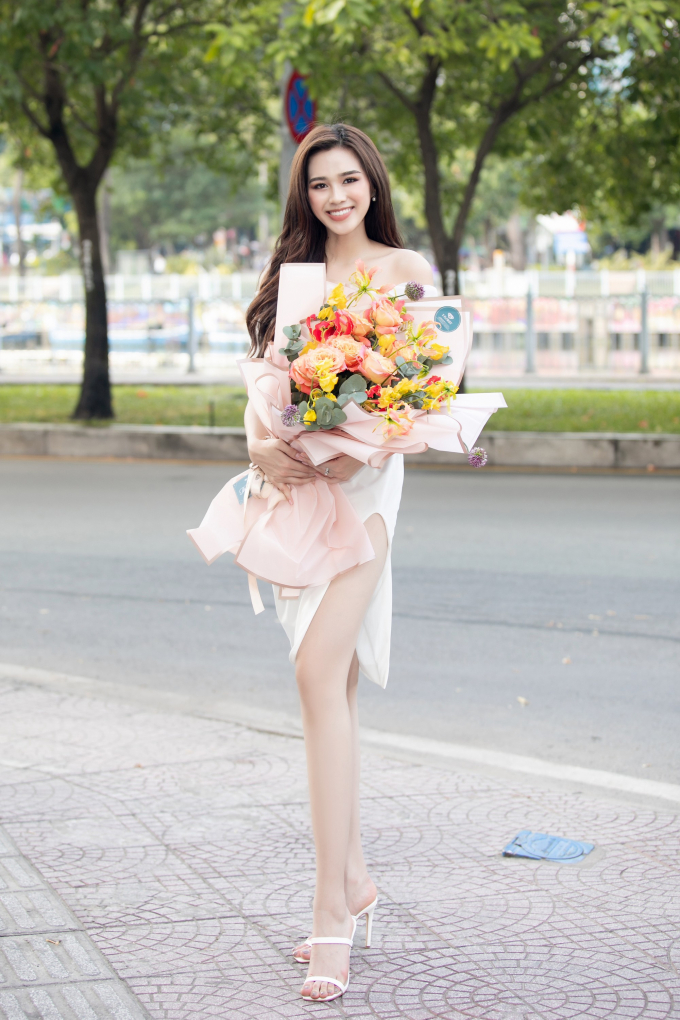 Hoa hậu Đỗ Hà khoe visual đỉnh cao trong ngày về Việt Nam sau thành tích lọt Top 13 Miss World 2021