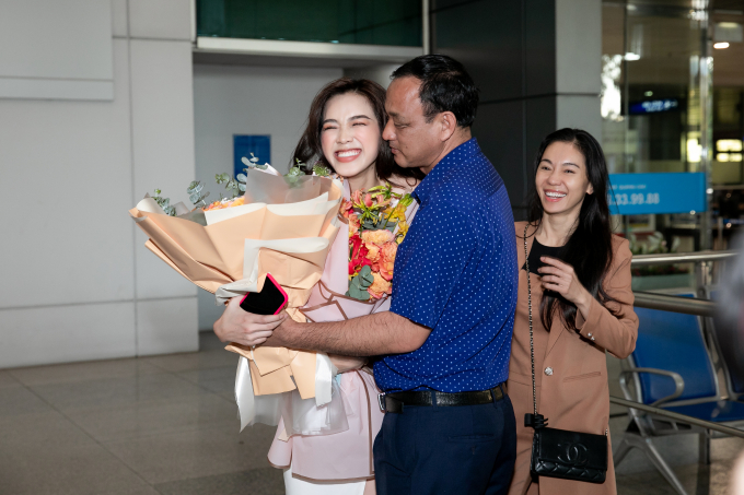 Hoa hậu Đỗ Hà khoe visual đỉnh cao trong ngày về Việt Nam sau thành tích lọt Top 13 Miss World 2021