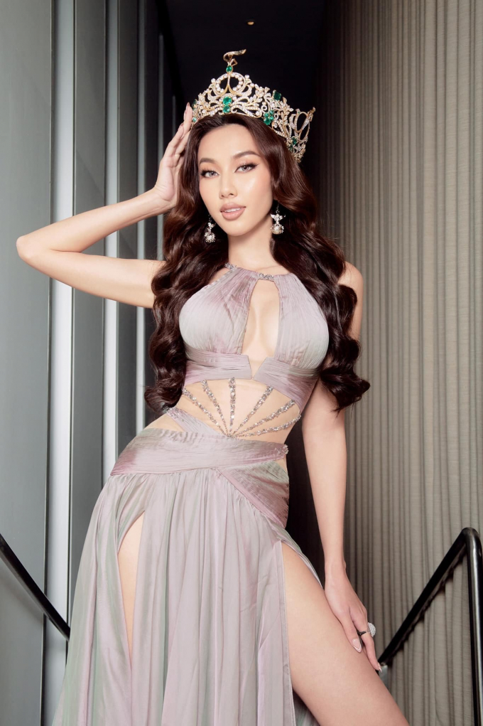 Tái ngộ Á hậu 1 Miss Grand International tại Ecuador, Thuỳ Tiên vẫn nổi bật dù chiều cao khiêm tốn