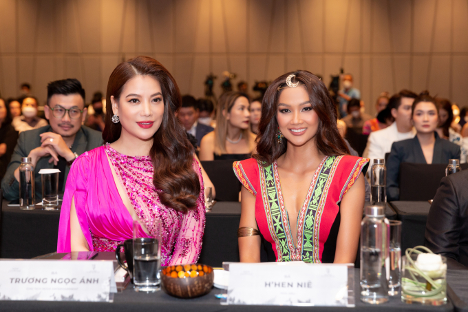 Hoa hậu các Dân tộc Việt Nam trở lại sau 9 năm, HHen Niê cùng Miss Earth - Destiny Wagner ngồi ghế nóng
