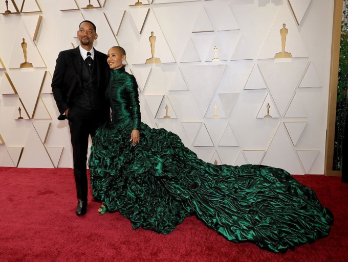 Biến căng tại Oscar 2022: Vợ bị mỉa mai, Will Smith lao lên sân khấu choảng Chris Rock