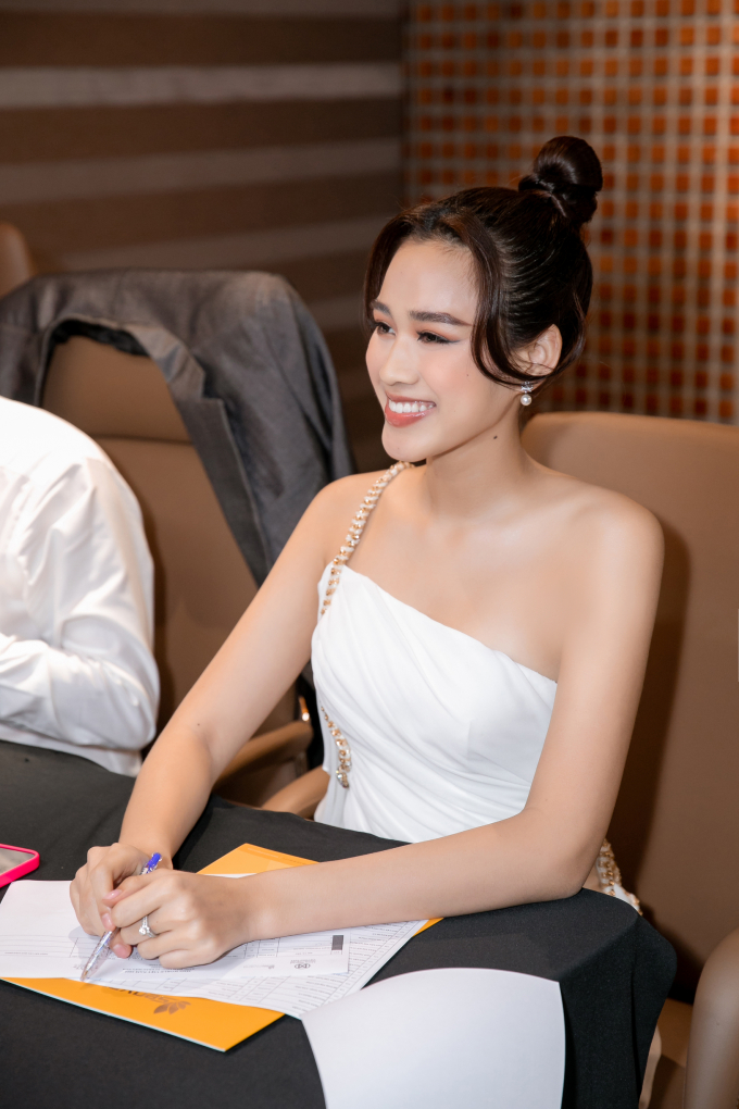 Ghi danh trễ, không dự sơ khảo vẫn lọt Top: Nam Em đang được thiên vị tại Miss World Vietnam 2022?
