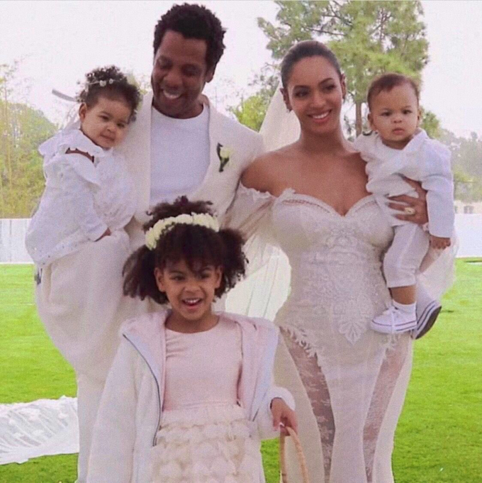 Lộ ảnh Minh Hằng xúng xính thử váy cưới cùng thương hiệu với Beyoncé: Nhìn sơ đã thấy đám cưới đẫm mùi tiền! Lộ ảnh Minh Hằng xúng xính thử váy cưới cùng thương hiệu với Beyoncé: Nhìn sơ đã thấy đám cưới đẫm mùi tiền!