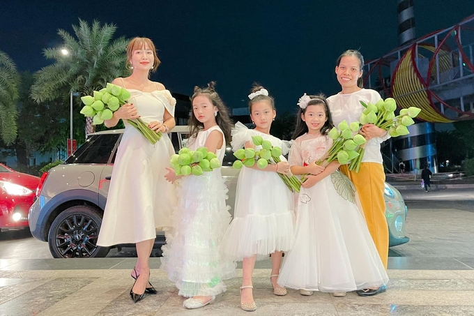 Bạn thân Mai Phương đưa Lavie lên chùa thăm mẹ, lần đầu tiết lộ tâm nguyện cố diễn viên sau 2 năm