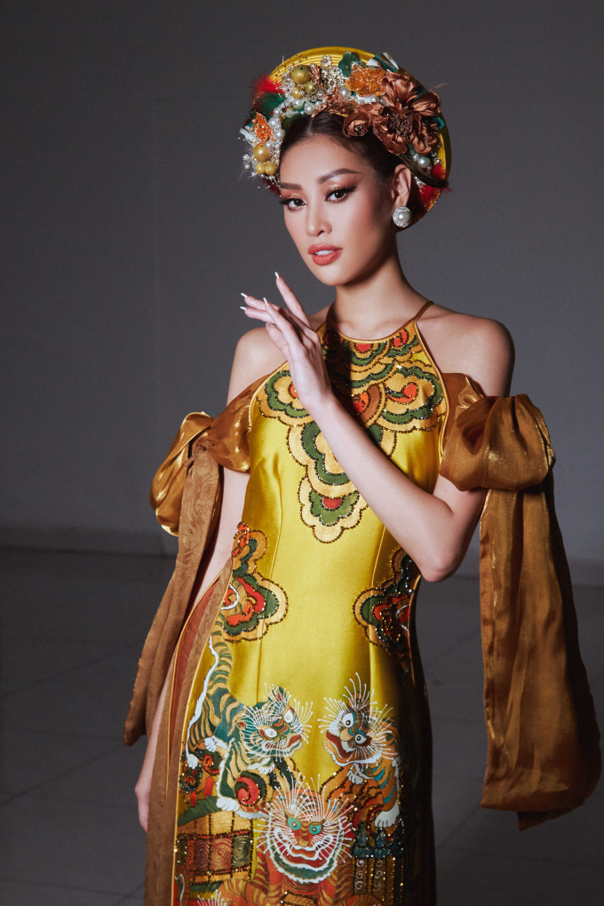 Hoa hậu Khánh Vân khoe nhan sắc nữ thần, biến hóa với hai layout trên sàn catwalk