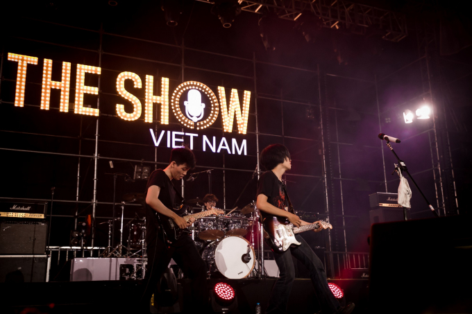 5.000 khán giả xúc động khi lắng nghe giọng hát của cố CS Trần Lập tại live concert Đường đến ngày vinh quang