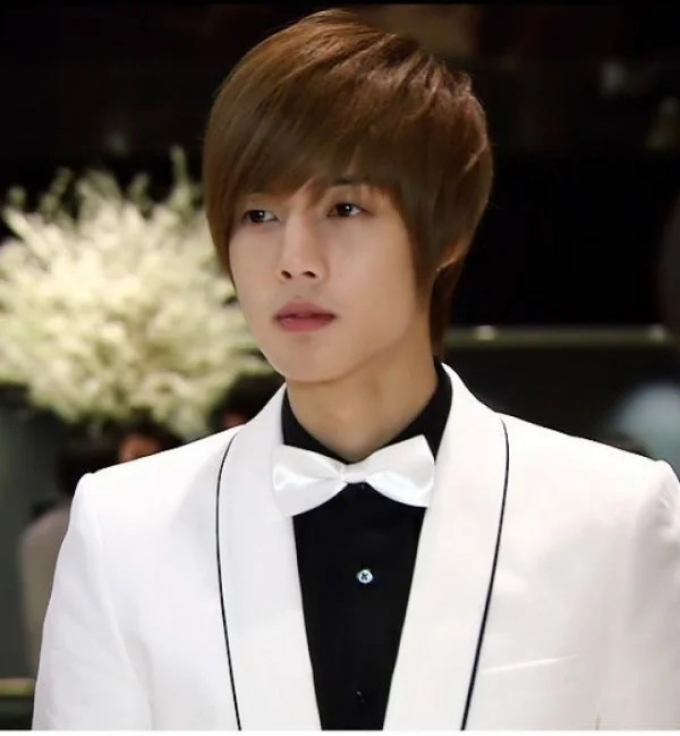 Tài tử Boys Over Flowers - Kim Hyun Joong kết hôn và sống cùng vợ nhưng quay xe không tổ chức đám cưới