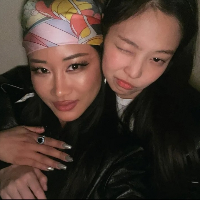 Cặp đôi tin đồn G-Dragon - Jennie chắng chụp ảnh chung dù liên tục chạm mặt: Càng né nhau càng đáng nghi?