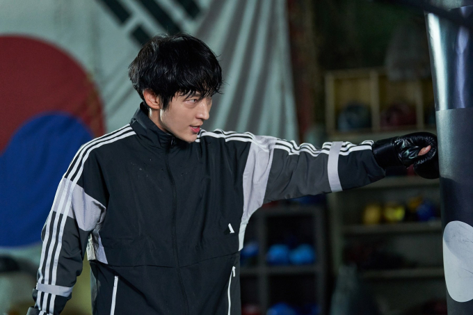 Chán tình yêu công sở, phải xem ngay Again My Life của Lee Jun Ki: Hành động mãn nhãn, cốt truyện sáng tạo