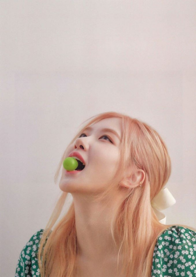 Khi Idol khoác cả vườn hoa lên người: Lisa (Blackpink) hóa công chúa, Rosé thành mợ chảnh cực cháy Khi Idol khoác cả vườn hoa lên người: Lisa (Blackpink) hóa công chúa, Rosé thành mợ chảnh cực cháy