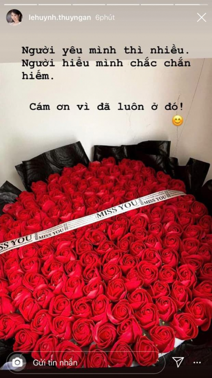 Thúy Ngân khoe nhận được quà xịn từ người ấy, chính thức say yes với lời cầu hôn? Thúy Ngân khoe nhận được quà xịn từ người ấy, chính thức say yes với lời cầu hôn?