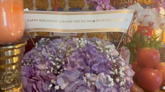 Sinh nhật Phi Nhung đầm ấm với quà từ khán giả, xúc động chiếc bánh với dòng chữ như thuở còn sinh thời