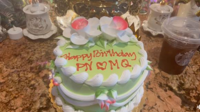 Sinh nhật Phi Nhung đầm ấm với quà từ khán giả, xúc động chiếc bánh với dòng chữ như thuở còn sinh thời Sinh nhật Phi Nhung đầm ấm với quà từ khán giả, xúc động chiếc bánh với dòng chữ như thuở còn sinh thời