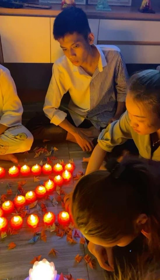 Em trai gửi lời chúc mừng sinh nhật Phi Nhung đẫm nước mắt, các con nuôi quây quần làm 1 điều đặc biệt