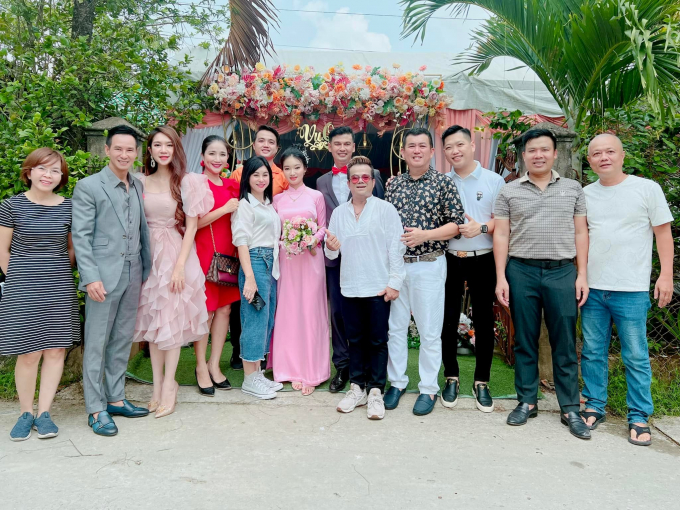 Tiết Cương âm thầm kết hôn ở tuổi 49: Lý Hải hết lời khen cô dâu, Cát Tường có động thái bất ngờ Tiết Cương âm thầm kết hôn ở tuổi 49: Lý Hải hết lời khen cô dâu, Cát Tường có động thái bất ngờ