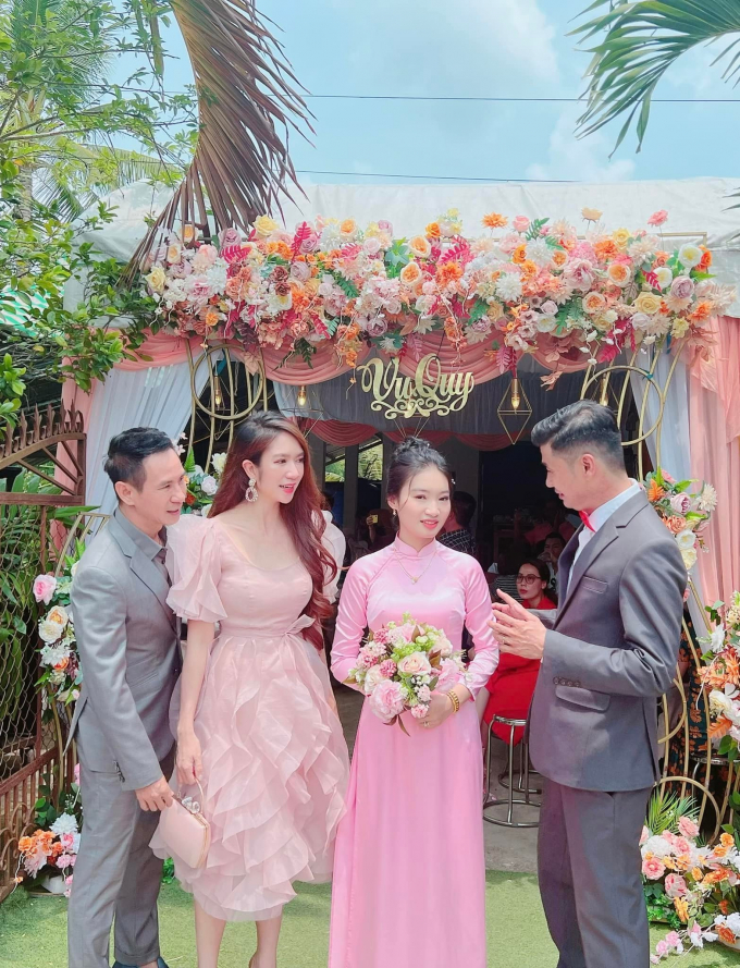 Tiết Cương âm thầm kết hôn ở tuổi 49: Lý Hải hết lời khen cô dâu, Cát Tường có động thái bất ngờ Tiết Cương âm thầm kết hôn ở tuổi 49: Lý Hải hết lời khen cô dâu, Cát Tường có động thái bất ngờ