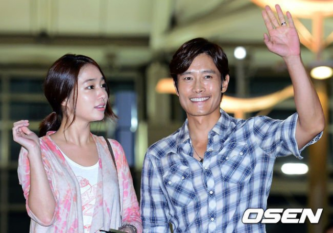 Hyun Bin, Son Ye Jin gây sốt khi du lịch trăng mật, vợ chồng Bi Rain, Lee Byung Hun cũng chẳng kém cạnh